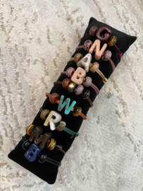 Letter & Kralen armbandjes