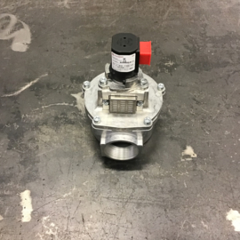 Filter cleaning valve