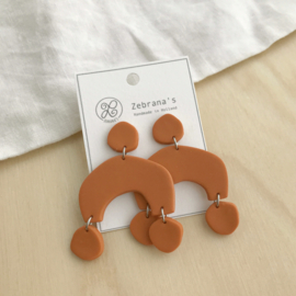 Organische statement oorbellen, terracotta/oranje, handgemaakt van klei (met rvs oorstekers)