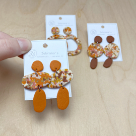 Klei oorbellen met confetti in herfstkleuren | Handgemaakte statement oorbellen van klei (met rvs oorstekers)