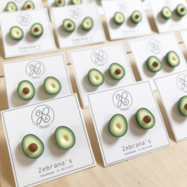 Avocado oorknopjes, handgemaakt van klei (met rvs oorstekers)