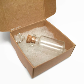 Ketting met GROOT leeg glazen flesje met kurk, handgemaakt tot ketting, goed te personaliseren