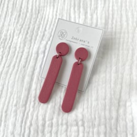Lange roze statement oorbellen | effen kleur | collectie ZOMER voor zomertype | rvs oorstekers