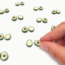 Avocado oorknopjes, handgemaakt van klei (met rvs oorstekers)