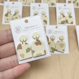 Statement terrazzo oorbellen in natuurlijke kleuren | Handgemaakte beige klei oorbellen (met rvs oorstekers)