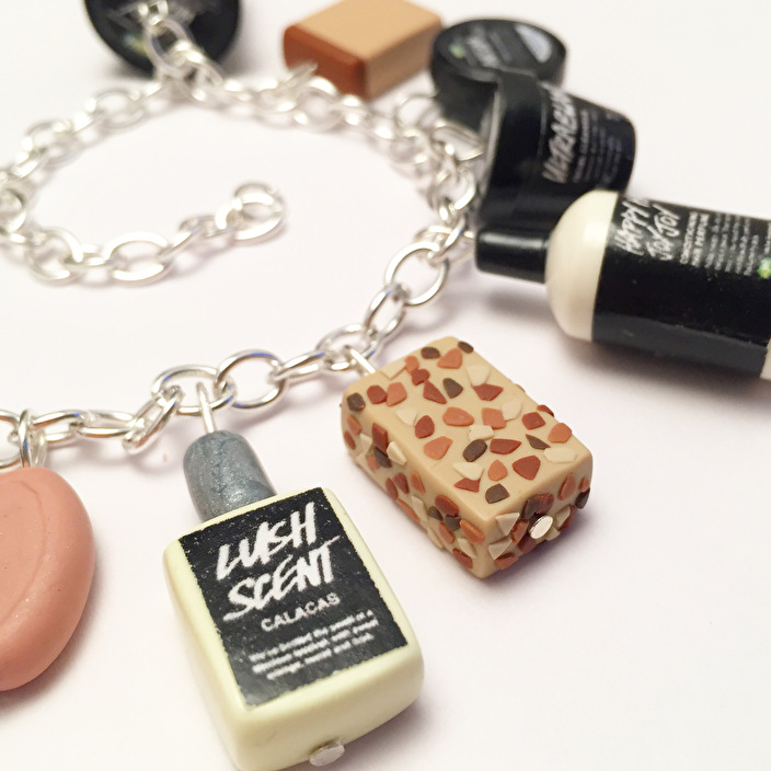 Lush armband met oa Calacas parfum en Figs and Leaves