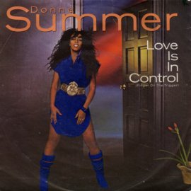 Donna Summer – Love Is In Control (Finger On The Trigger) (1982)