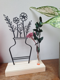 Reageerbuisje Vaasje bloemen in houten standaard
