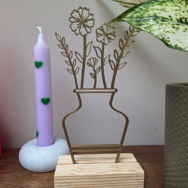 Vaasje bloemen in houten standaard