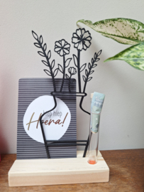 Reageerbuisje Vaasje bloemen in houten standaard