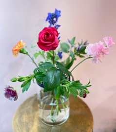Vaas met schikdeksel incl. 7 mooie gekleurde bloemen