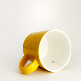 Koffiemok geel met ‘Wiite Kat’.
