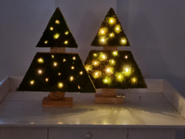 Houten kerstboom, bekleed met écht mos