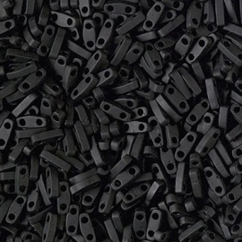 Miyuki Quarter Tila 0401F Matte Black Opaque 5 gram