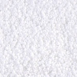 Miyuki rocailles 15-0402F Opaque White Matte (5 gram)
