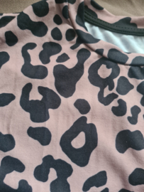 T-shirt en rechte broek Leopard