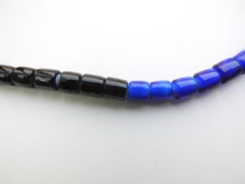 Zwart/blauw ingi boca snoer met zilveren sluiting.