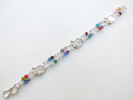 Zilveren muntjes-regenboog kralen baby bracelet.