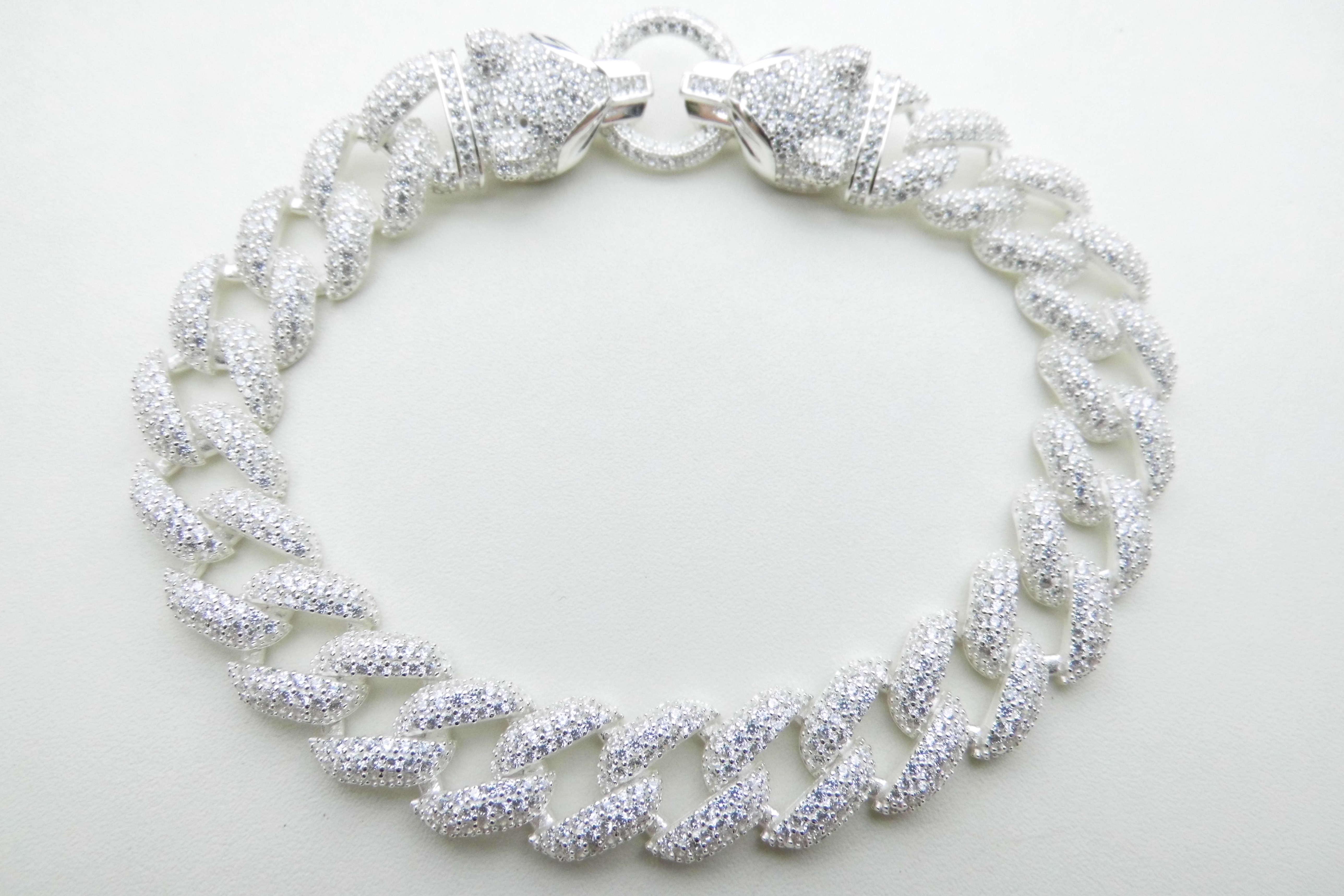 Zilveren Jaguar-koppen bracelet iced met zirkonia steentjes.
