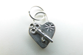 Zilveren slot + sleutel hanger. (hart)