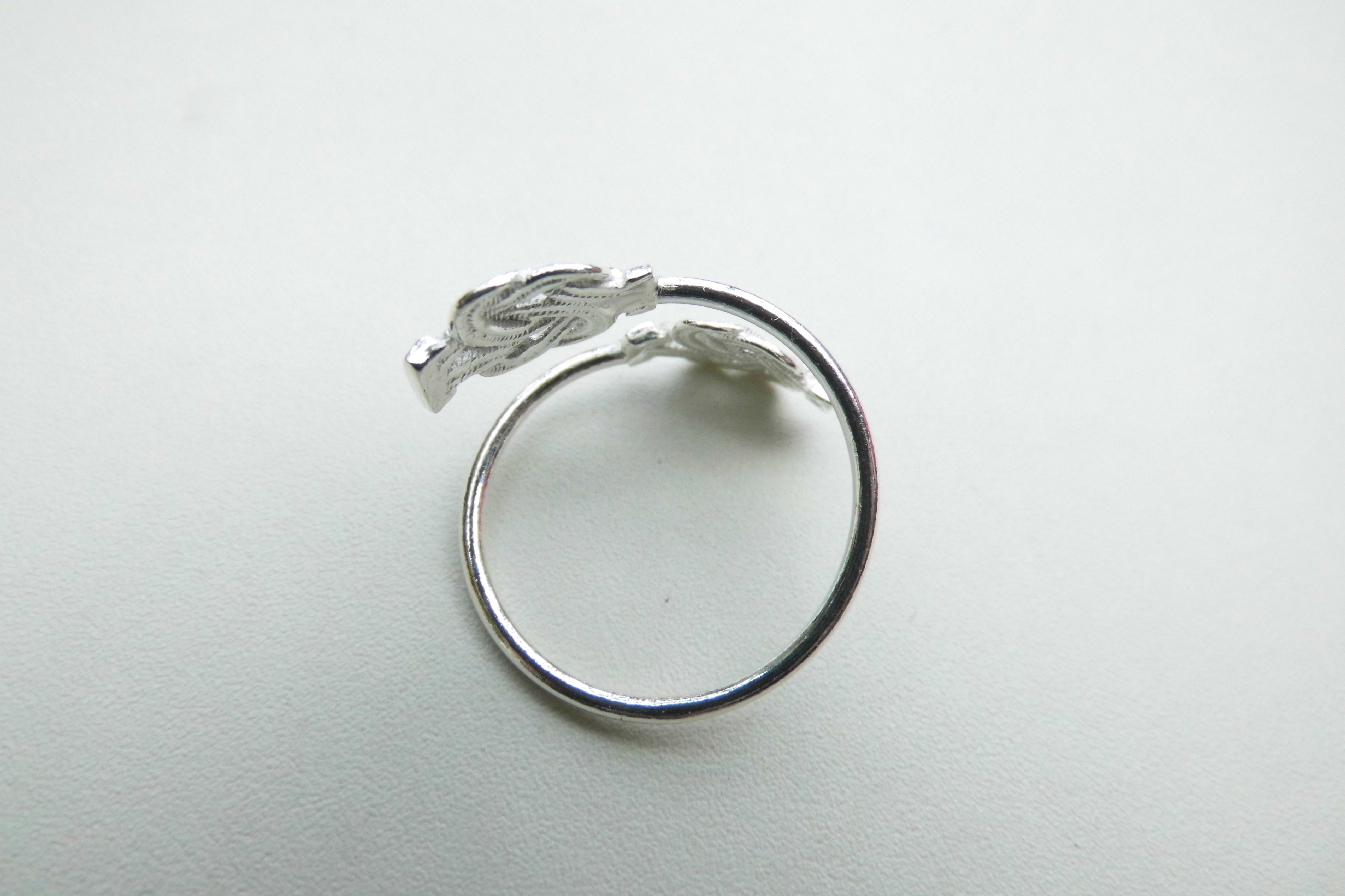 Zilveren mattenklopper schuif ring. (nieuw model)