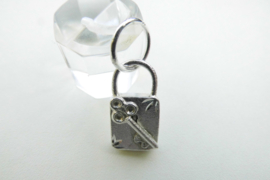 Zilveren slot + sleutel hanger.