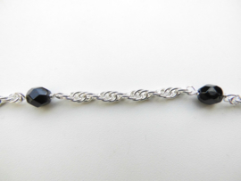 Zilveren baby tarate ketting met zwarte kralen.
