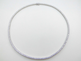 Zilveren tennis collier vol gezet met zirkonia steentjes.