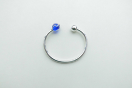 Zilveren blauw-bal baby boei armband.