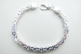 Zilveren konings bracelet.