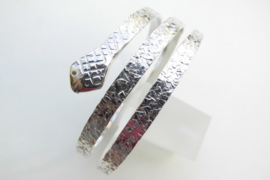 Zilveren slangen armband "dobru"