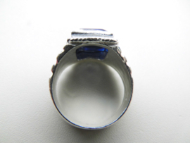Zilveren blauwe steen piet piet cachet ring.