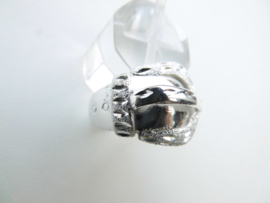 Zilveren grote gesp ring met diamond cut.
