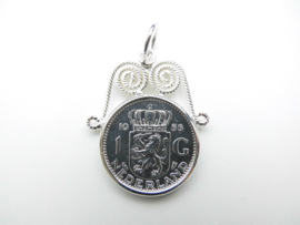 Zilveren Juliana 1 Gulden munt hanger met kroon.