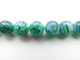 Groene bloem kralen snoer met zilveren sluiting. (12 mm)