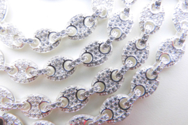 Zilveren koffieboon ketting iced met zirkonia steentjes.