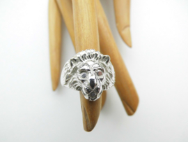 Zilveren leeuwen kop ring.