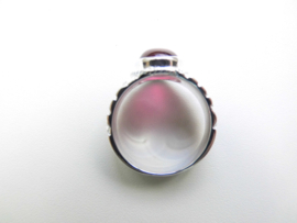 Zilveren rode steen cachet ring.