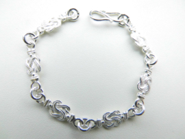 Zilveren baby mattenkloppertjes bracelet.