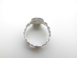 Zilveren mattenklopper ring met mattenkloppertjes scheen.
