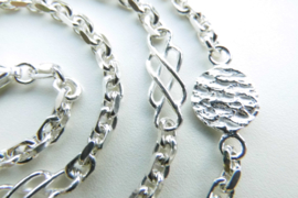 Zilveren payet ketting.