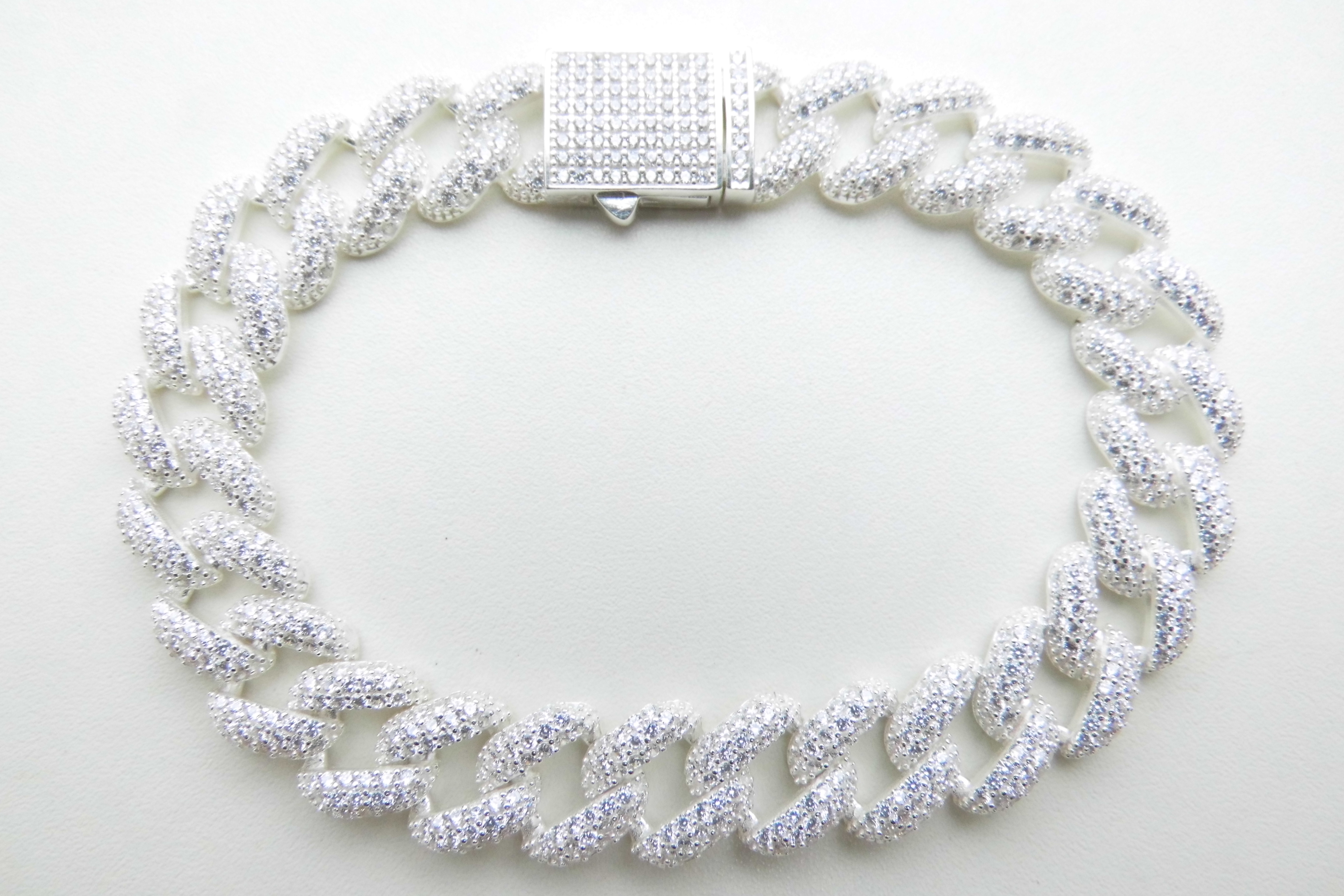 Zilveren Cuban bracelet iced met zirkonia steentjes.