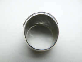 Zilveren bolle ring met diamond cut.