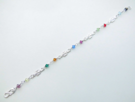 Zilveren mattenkloppertjes regenboog kleuren kralen bracelet.
