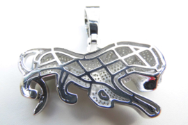 Zilveren jaguar hanger vol gezet met zirkonia steentjes. (iced)