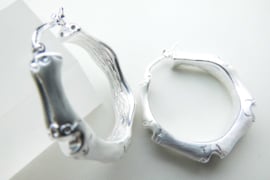 Zilveren bamboe oorbellen. (medium)