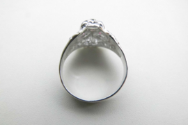Zilveren leeuwenkop ring.