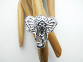 Zilveren olifant ring.