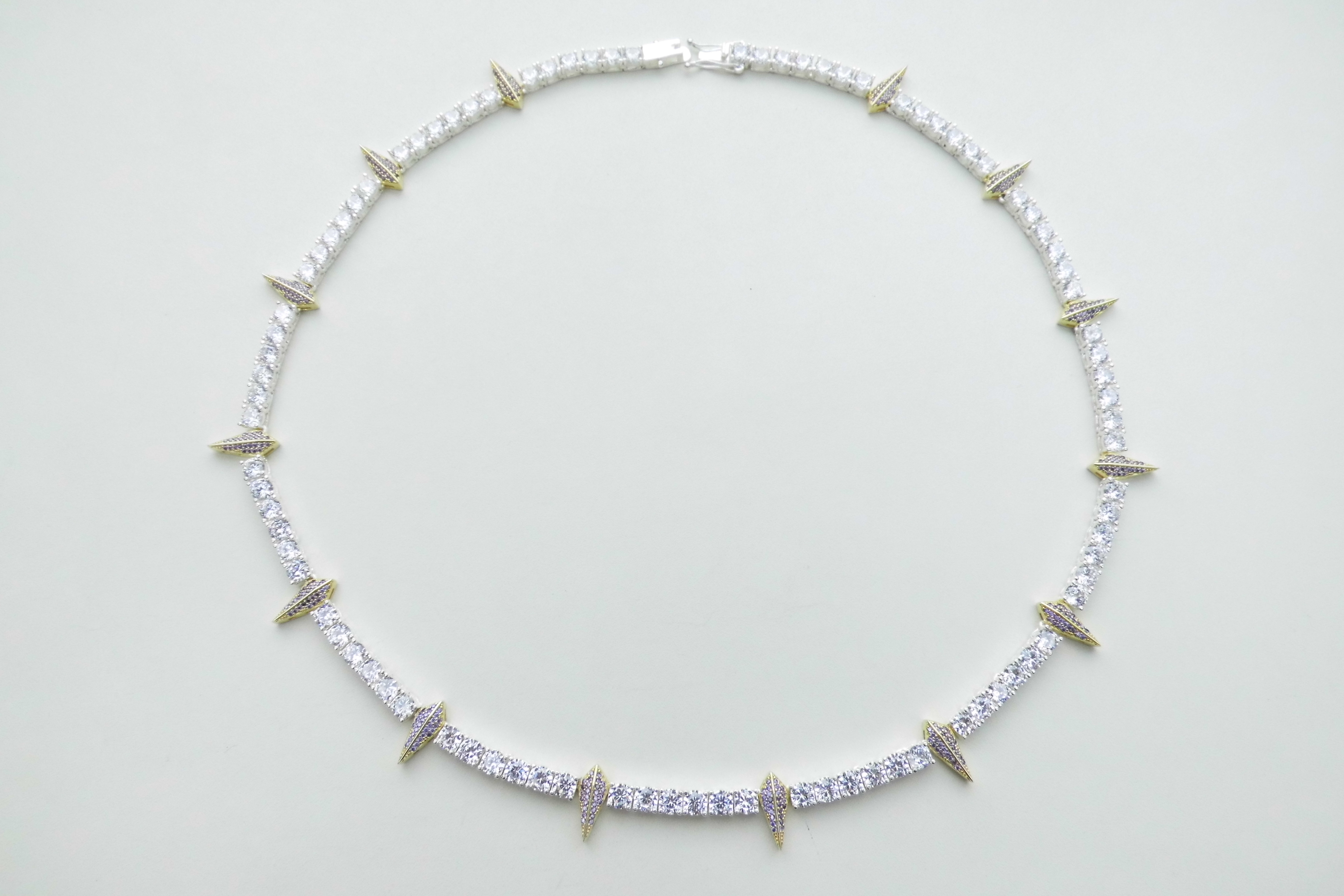 Zilveren "Black Panther" ketting met zirkonia steentjes.