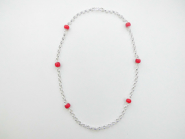 Zilveren baby lontai ketting met rode ingi boca kralen.